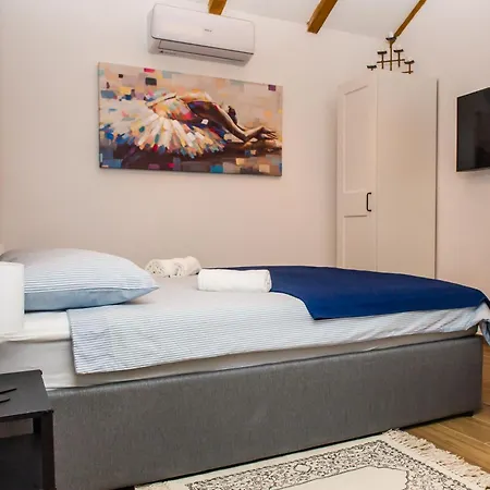 House Nika * Maslinica
