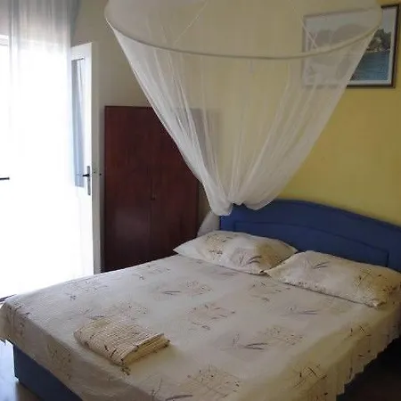 House Nika Holiday home Gdinj